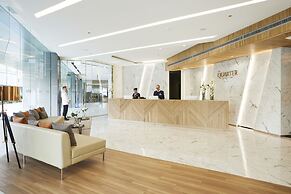 The Quarter Ari by UHG