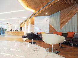 The Quarter Ari by UHG