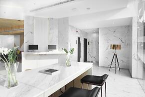 The Quarter Ari by UHG