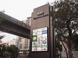 The Quarter Ari by UHG