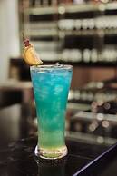 The Quarter Ari by UHG