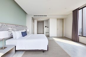 The Quarter Ari by UHG