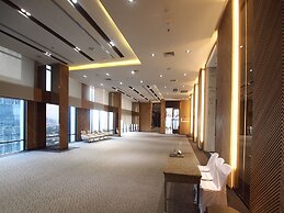 The Quarter Ari by UHG