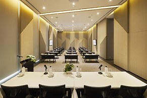 The Quarter Ari by UHG