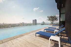 The Quarter Ari by UHG