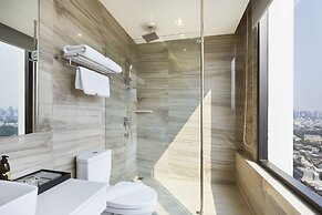 The Quarter Ari by UHG