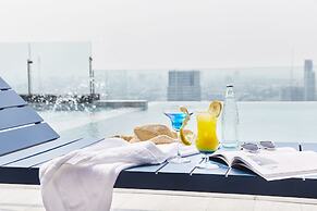 The Quarter Ari by UHG