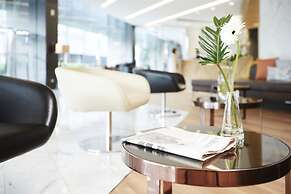 The Quarter Ari by UHG