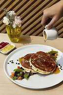 The Quarter Ari by UHG