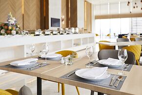 The Quarter Ari by UHG