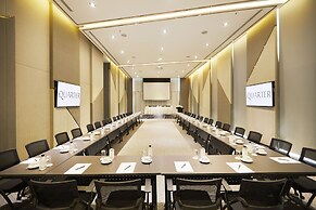 The Quarter Ari by UHG