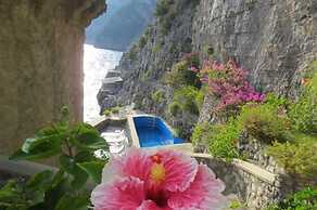 Exclusive Villa with Private Swimming Pool and Dock