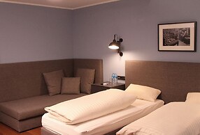 Hotel Henry