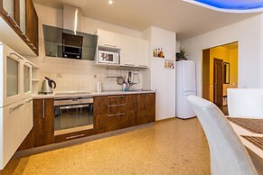 Apartment Etazhydaily Belinskogo