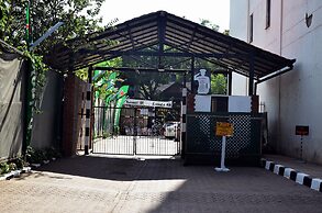 Parklands Shade Hotel