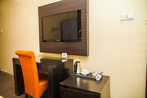 CribVille Hotel & Suites