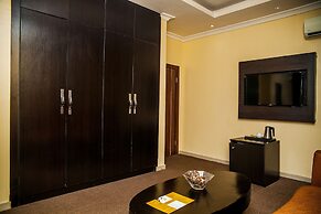 CribVille Hotel & Suites