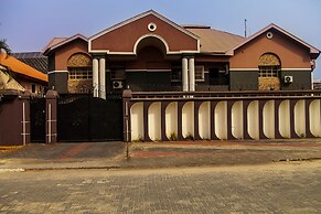 CribVille Hotel & Suites