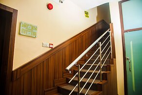 CribVille Hotel & Suites