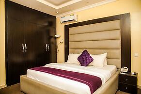 CribVille Hotel & Suites