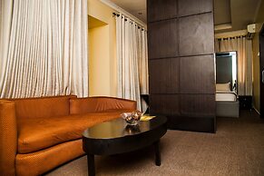 CribVille Hotel & Suites