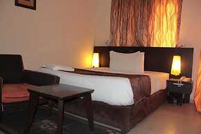 Lakeem Suites Adebola