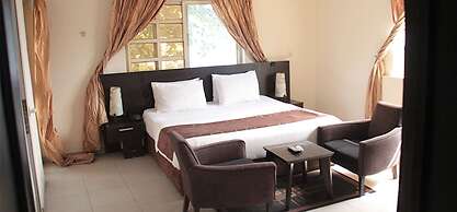 Lakeem Suites Adebola