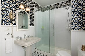 Harbor Knoll Bed & Breakfast