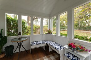 Harbor Knoll Bed & Breakfast