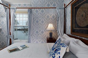 Harbor Knoll Bed & Breakfast