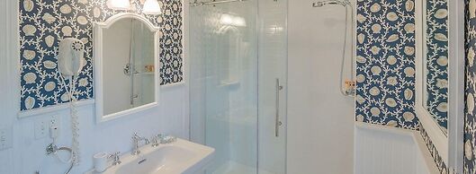 Harbor Knoll Bed & Breakfast