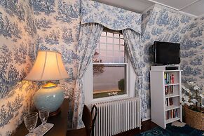 Harbor Knoll Bed & Breakfast