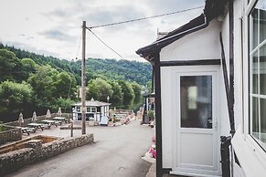 Ye Old Ferrie Inn