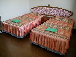 Royal Jommanee Hotel