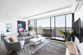 Spacious Urban Oasis in Central Location