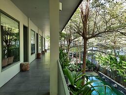 Lovinalife Room & Cafe