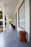 Lovinalife Room & Cafe