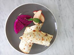 Lovinalife Room & Cafe