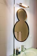 Lovinalife Room & Cafe