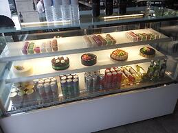 Lovinalife Room & Cafe