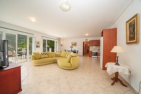 Faos Luxury Apartments