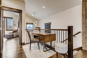 New Luxury 3bdr Townhome/stunning Decor, Mountain Views 3 Bedroom Town