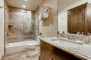 New Luxury 3bdr Townhome/stunning Decor, Mountain Views 3 Bedroom Town