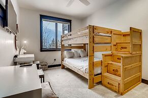 New Luxury 3bdr Townhome/stunning Decor, Mountain Views 3 Bedroom Town