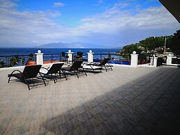 Manarra Seaview Resort