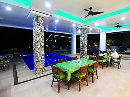 Manarra Seaview Resort