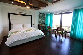 Manarra Seaview Resort