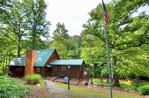 Cute On The Creek 1 Bedroom Cabin by Redawning