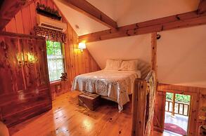 Cute On The Creek 1 Bedroom Cabin by Redawning