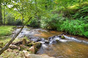 Cute On The Creek 1 Bedroom Cabin by Redawning